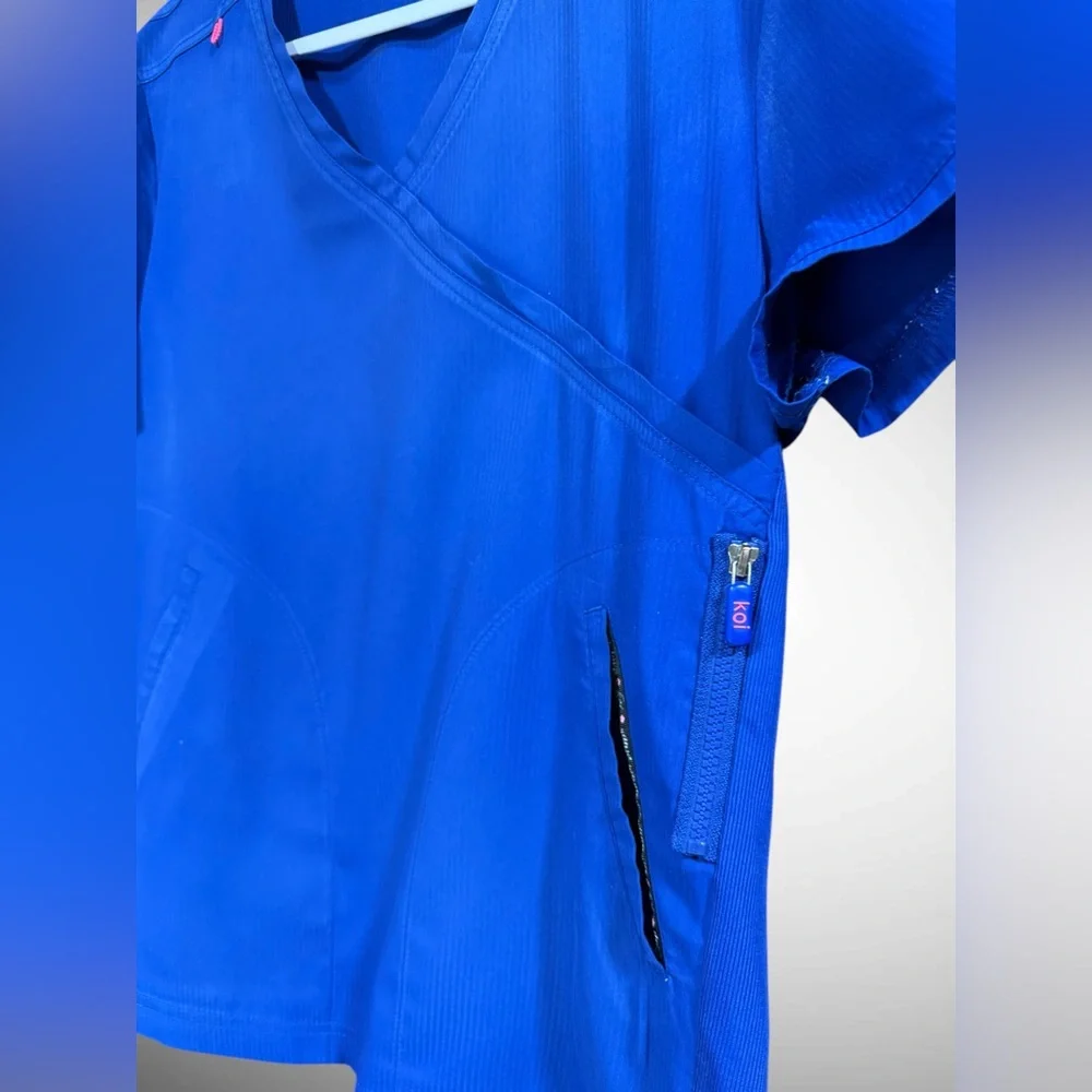 Koi Lite Women's Philosophy 3-Pocket Mock-Wrap Scrub Top in Blue Size Large - Picture 3 of 10